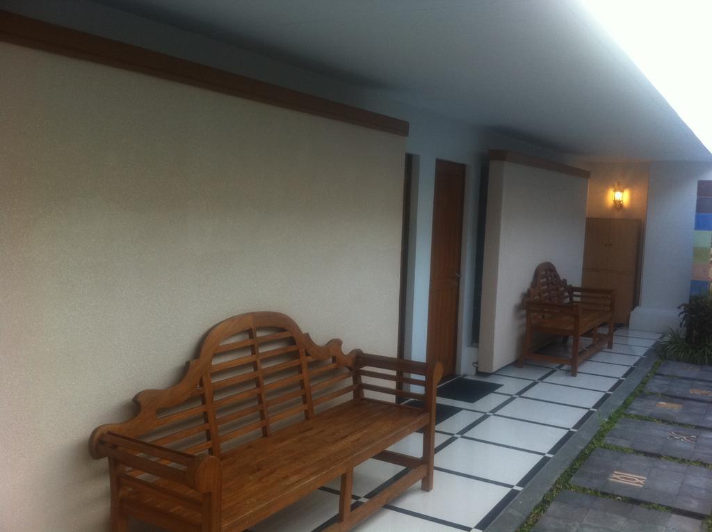 Panca Dewi Guest House ยอกยาการ์ตา ภายนอก รูปภาพ